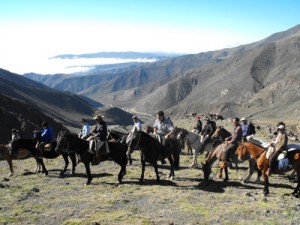 Juan Potenzone y sus compas en la cabalgata a la Quebrada del Salto, en el Cordón del Plata, de Potrerillos. Una buena costumbre.