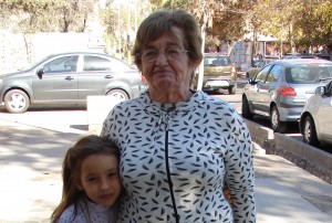 Natalia Medrano sacó a pasear a su abuela Pina.