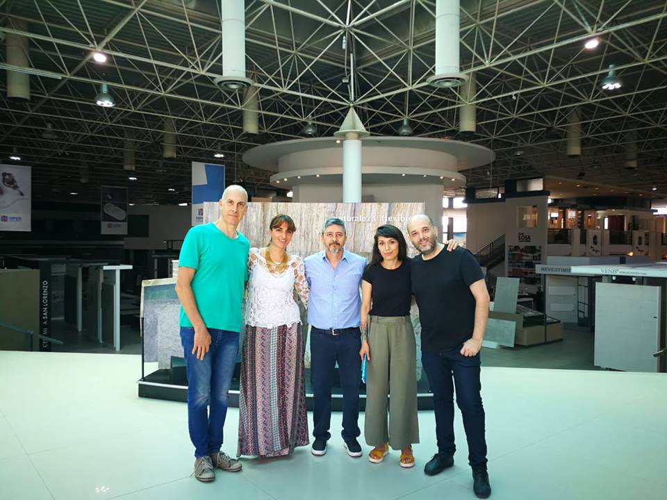 A la propuesta de Silvia se suma la participación de los artistas Mica Priori, Germán Alvarez y Sol Delgado. En la foto, junto a Daniel Rueda.