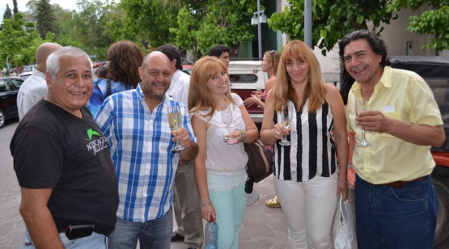 Darwin González, del Ritual del vino; Roberto Laterza, presidente de la UCIL; Mariana Franco, Liliana Nazar y el Varón Álvarez.