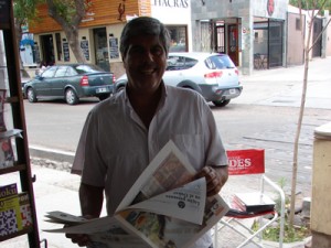 Gilberto Carrión, lector fana del Correveidile.