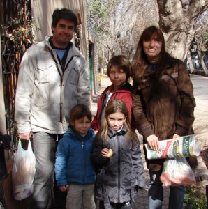 Vecinos de la calle Loria, la familia Gnesi. Mauricio, Luciano, Verónica, Ana Lucía y Juan.