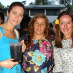 Madres de la Teresa O’Connor. Verónica Pallavicino, Susana Chávez y en la fiesta de Sudamérica organizada en la escuela. Valentino Ianuzzi, en primer plano.