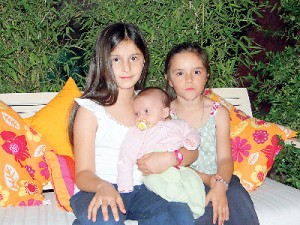 Los Paolucci de festejo: Lucía cumplió 7 años y lo festejó junto a sus hermanas Valentina y Clarita, la recién nacida.