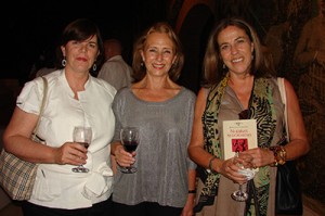 Josefina Rossner, autora de Argentina, tiempo de cosecha, la arquitecta Eliana Bórmida y la historiadora Beatriz Bragoni.