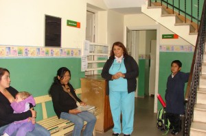 Zulma Gómez, la enfermera del Centro de Salud, siempre al cuidado de los pacientes.