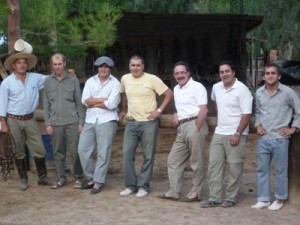 Daniel Leiva, con Mino Torrens, Diego Poggi, Manuel López y amigos en la Caballeriza Don Aquiles.