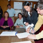 Parisi en la firma para la adquisición del terreno Parisi en la firma para la adquisición del terreno