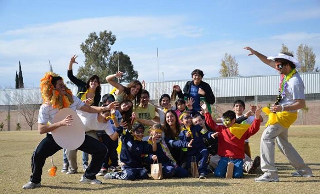 Primer evento 2013 en Los Tordos Rugby Club. En esta imagen, el equipo amarillo celebra lo aprendido en el taller de relaciones interpersonales.
