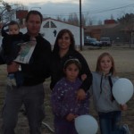 Eliseo Llamas y su familia en los festejos del Día del Niño, organizado por la Unión Vecinal de su barrio, el Altos Drummond.
