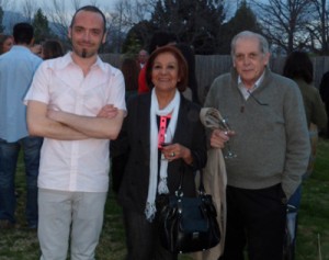 El cantante Daniel Pérez Ibarburen, quien deleitó al publico presente con sus tangachos, Raquel Castro y Luis Oberti.
