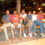 Jorge Cánovas, Walter Scollo, el líder del grupo Ruli Pons, Karim y su padre el Turco Mohamed Melen y el otro Turco, Baglini tratan de averiguar que sienten los jubilados.