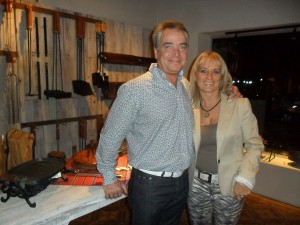 Marcelo Cantó y su mujer Mónica Bertinato, abrieron su local de objetos campestres en la calle Mitre