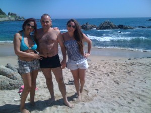 Mariela Tello, Juan Pablo y Agustina Savoy disfrutaron de las playas chilenas durante el larguísimo feriado de Semana Santa.