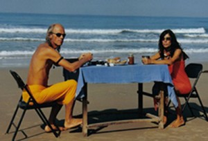 Bernard Rosenbau y Mónica Indelicatto desayunan en Paradise Beach.