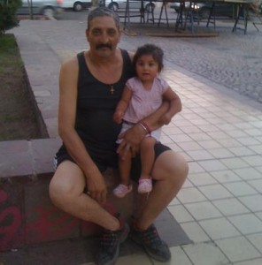 Maneco Giménez con su nieta.