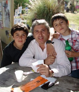 Mario Araniti y sus hijos Belisario y Emiliano.