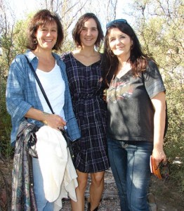 Parte del elenco de las Flowers Power, Pato Baldín y Luz Faingold con su hija Valentina Aparicio, gran artista y titiritera ella.