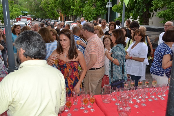 Largó la fiesta. La jugadora y entrenadora de hockey Marina Di Giácomo, una de las primeras agraciadas.
